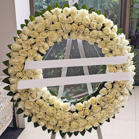 Extra Large Roses Wreath 200